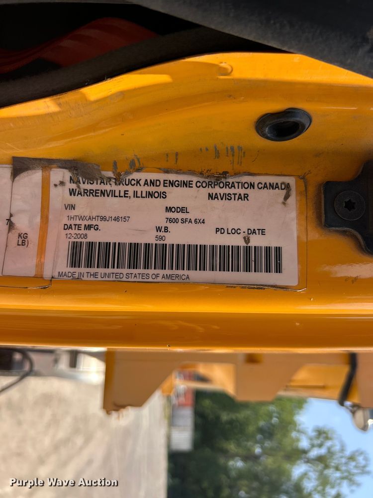 image for item FT6037 2009 International WorkStar 7600  hook lift truck