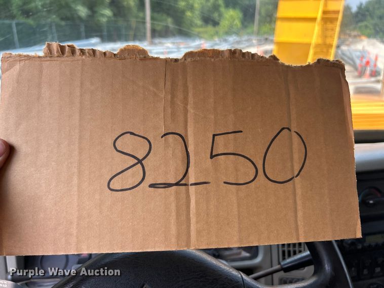 image for item FT6037 2009 International WorkStar 7600  hook lift truck