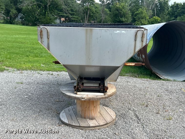 image for item FT6047 Buyers Salt Dog spreader