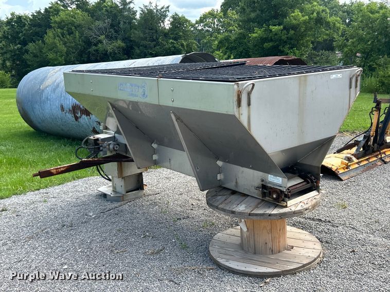 image for item FT6047 Buyers Salt Dog spreader