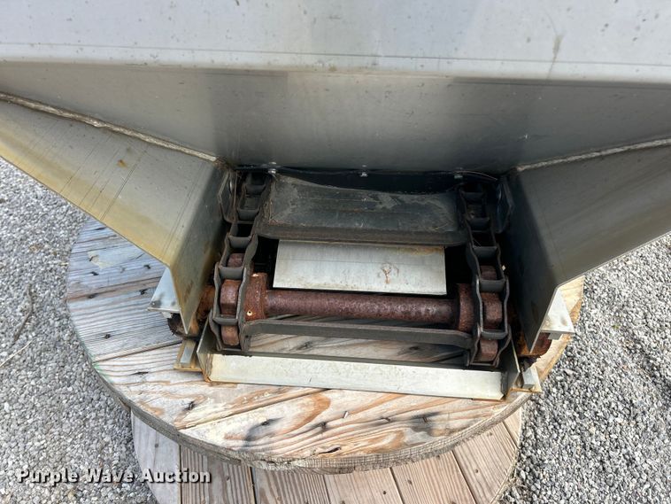 image for item FT6047 Buyers Salt Dog spreader