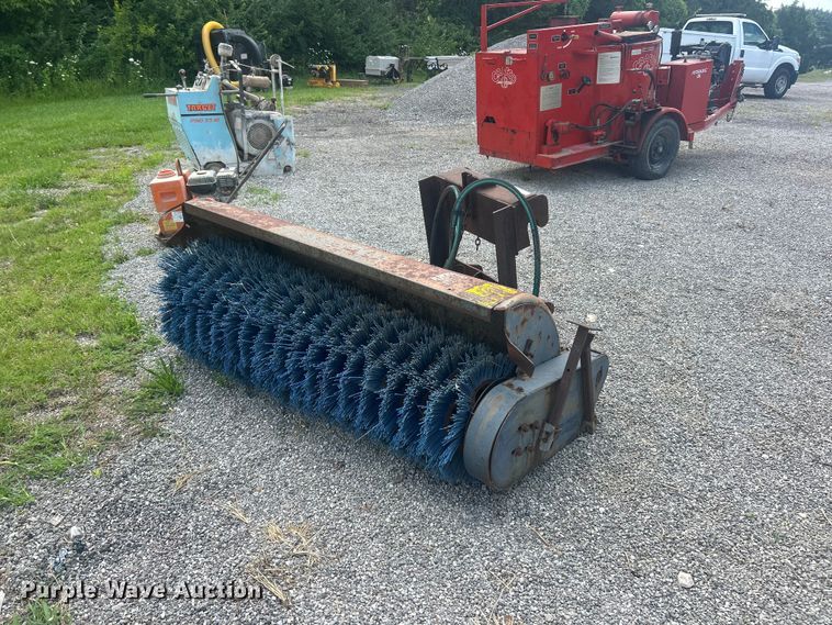 image for item FT6051 Wheel loader sweeper