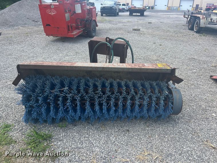image for item FT6051 Wheel loader sweeper