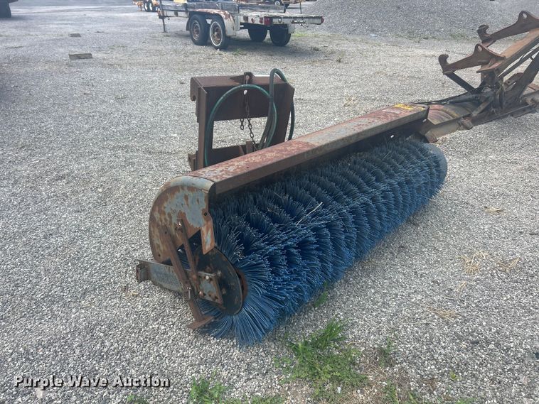 image for item FT6051 Wheel loader sweeper