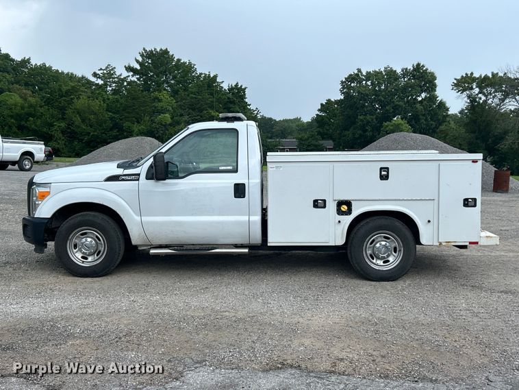 image for item FT6065 2016 Ford F250 Super Duty XL utility bed pickup truck