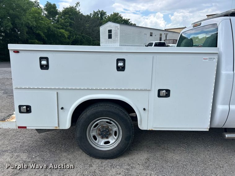 image for item FT6065 2016 Ford F250 Super Duty XL utility bed pickup truck