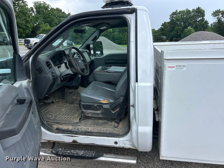 image for item FT6065 2016 Ford F250 Super Duty XL utility bed pickup truck
