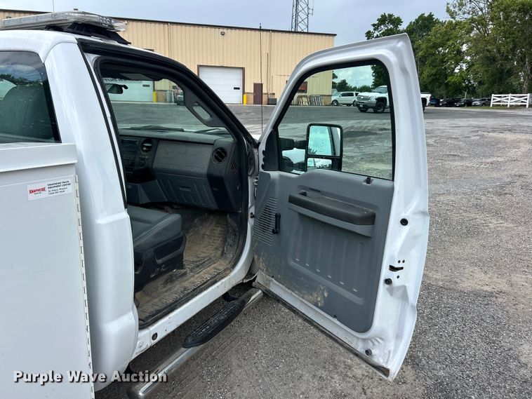 image for item FT6065 2016 Ford F250 Super Duty XL utility bed pickup truck