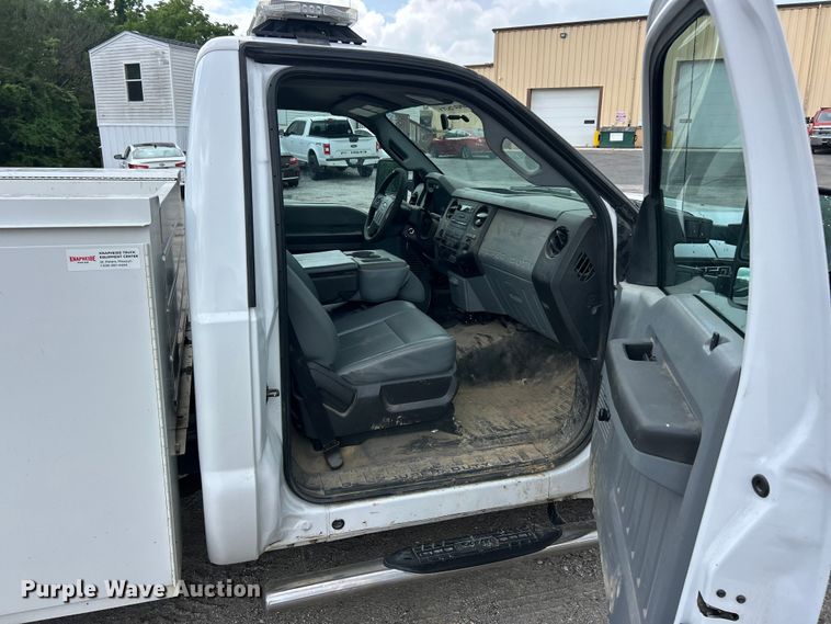image for item FT6065 2016 Ford F250 Super Duty XL utility bed pickup truck