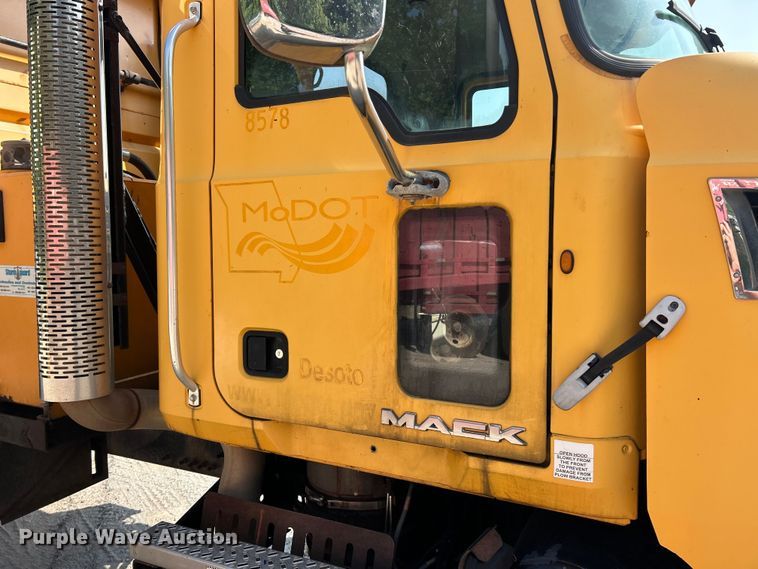 image for item FT6075 2010 Mack GU713 dump truck
