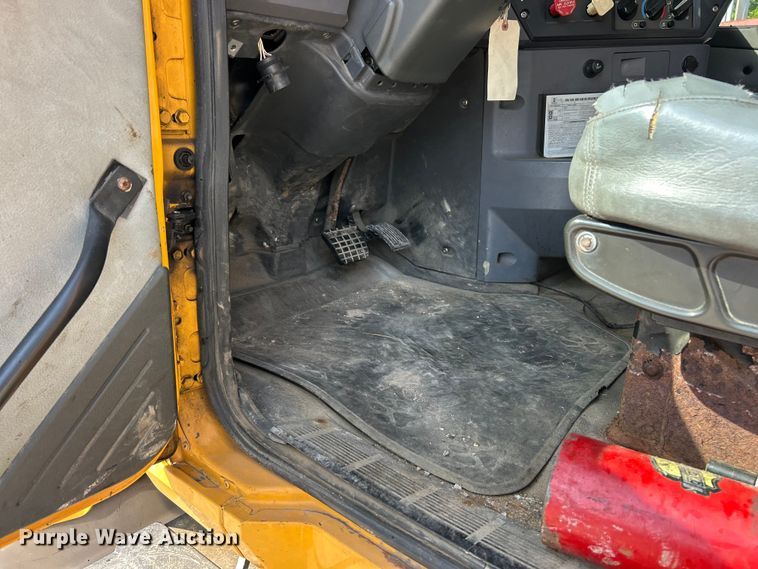 image for item FT6075 2010 Mack GU713 dump truck