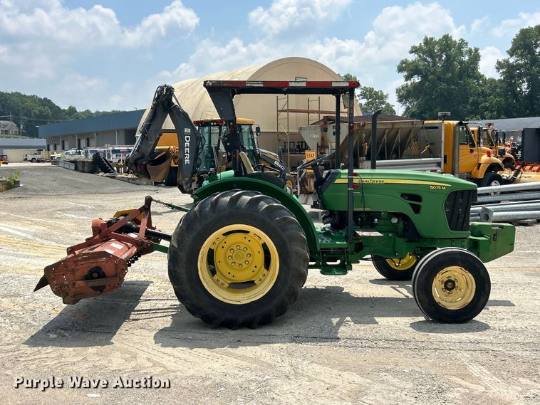 image for item FT6077 2010 John Deere 5075M tractor