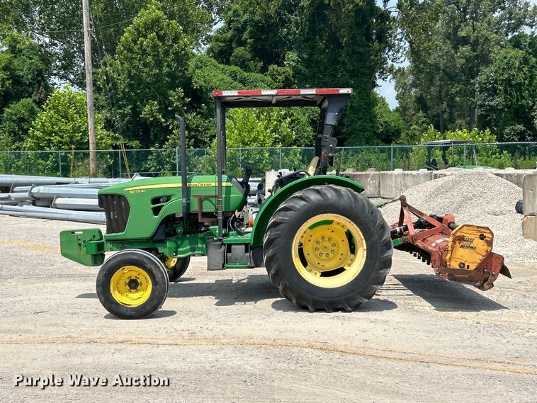 image for item FT6077 2010 John Deere 5075M tractor