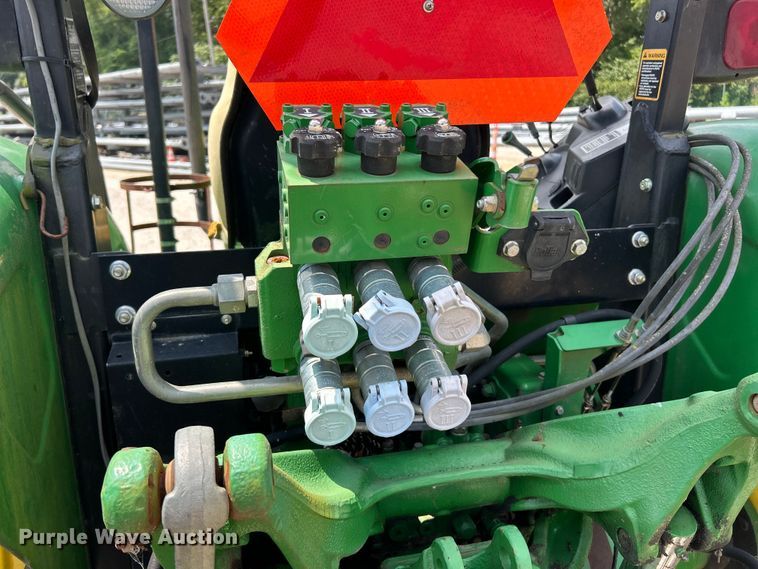 image for item FT6077 2010 John Deere 5075M tractor