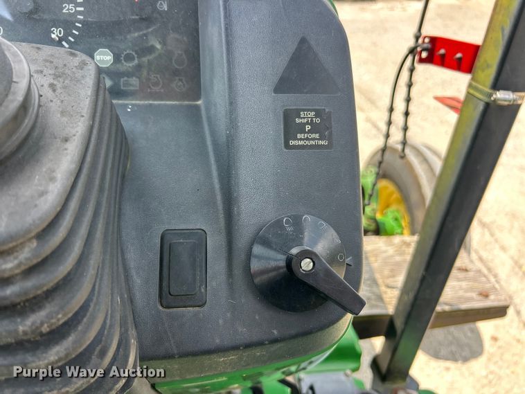 image for item FT6077 2010 John Deere 5075M tractor