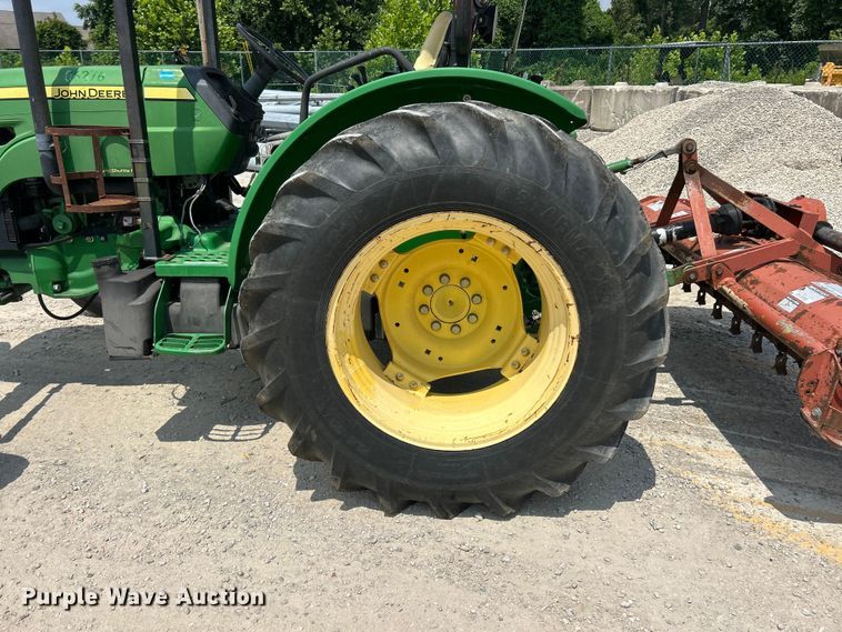image for item FT6077 2010 John Deere 5075M tractor