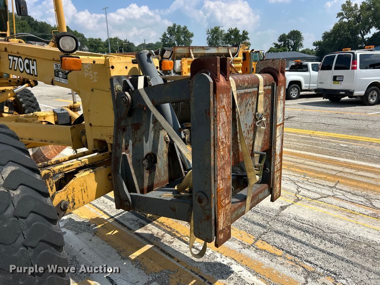 image for item FT6078 2000 John Deere 770CH motor grader