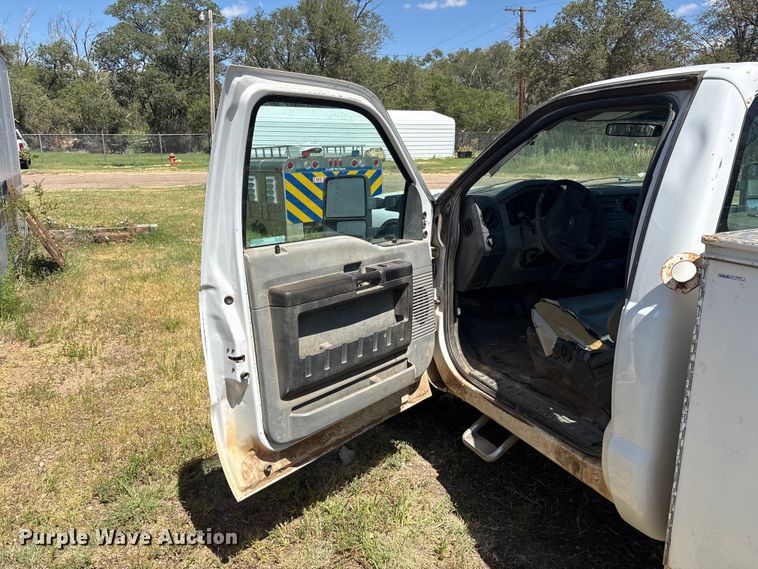 image for item JM9486 2012 Ford F250 Super Duty utility bed pickup truck