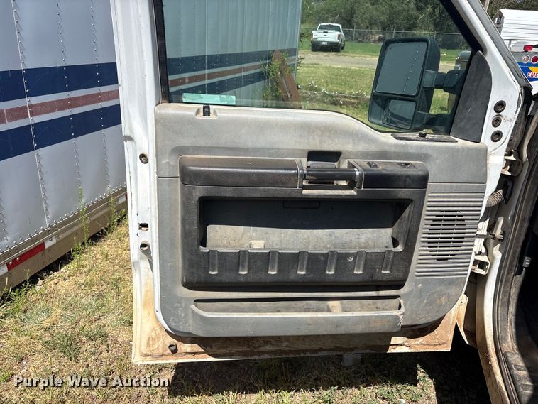 image for item JM9486 2012 Ford F250 Super Duty utility bed pickup truck