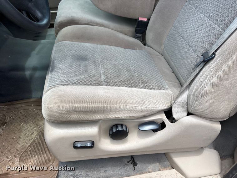 image for item JM9499 2002 Ford F250 Super Duty Ext. Cab pickup truck