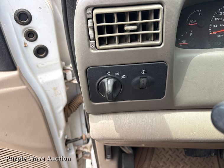 image for item JM9499 2002 Ford F250 Super Duty Ext. Cab pickup truck