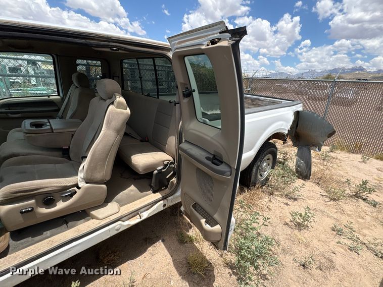 image for item JM9499 2002 Ford F250 Super Duty Ext. Cab pickup truck