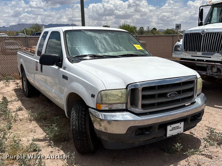 image for item JM9500 2004 Ford F350 Super Duty Ext. Cab pickup truck