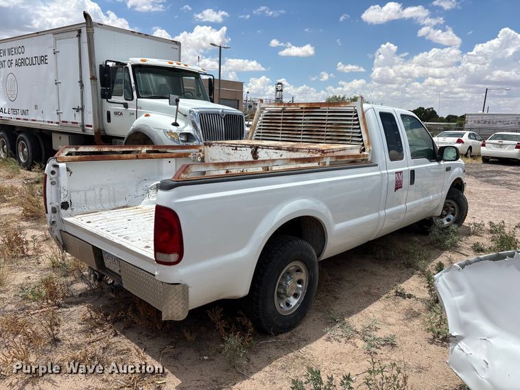 image for item JM9500 2004 Ford F350 Super Duty Ext. Cab pickup truck