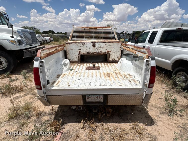 image for item JM9500 2004 Ford F350 Super Duty Ext. Cab pickup truck