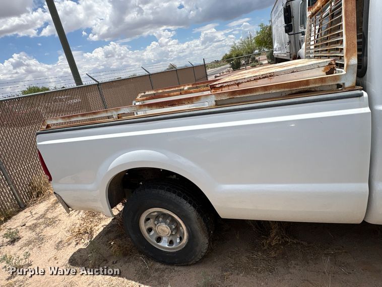 image for item JM9500 2004 Ford F350 Super Duty Ext. Cab pickup truck