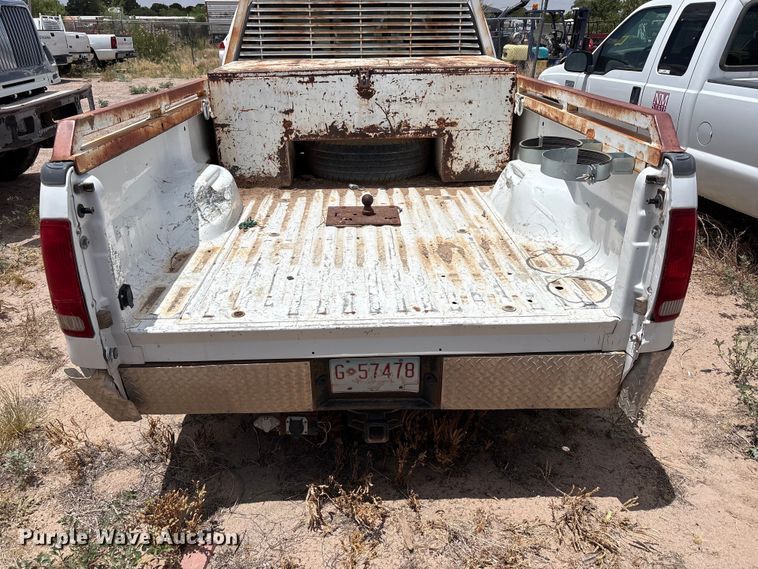 image for item JM9500 2004 Ford F350 Super Duty Ext. Cab pickup truck