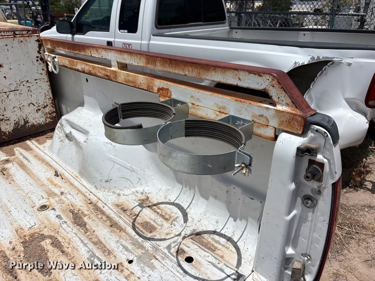 image for item JM9500 2004 Ford F350 Super Duty Ext. Cab pickup truck