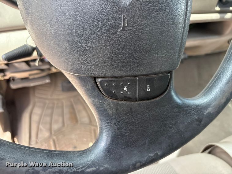 image for item JM9500 2004 Ford F350 Super Duty Ext. Cab pickup truck