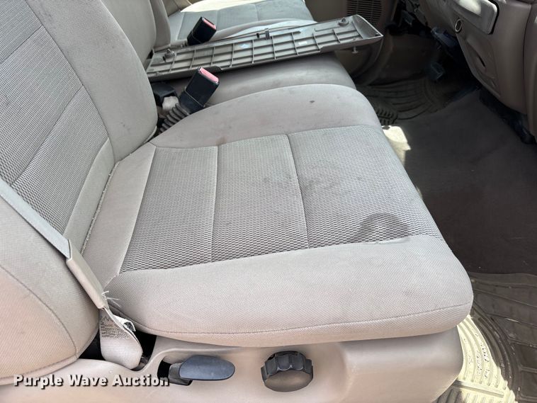 image for item JM9500 2004 Ford F350 Super Duty Ext. Cab pickup truck