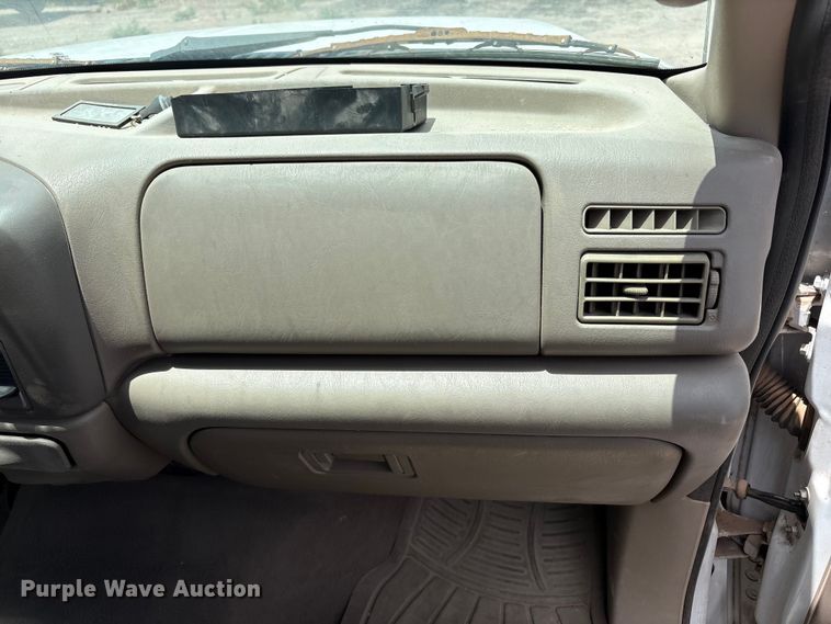 image for item JM9500 2004 Ford F350 Super Duty Ext. Cab pickup truck