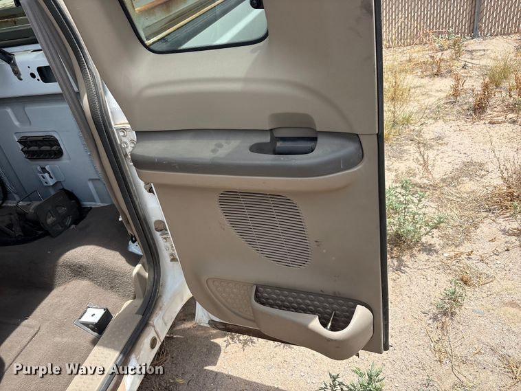 image for item JM9500 2004 Ford F350 Super Duty Ext. Cab pickup truck