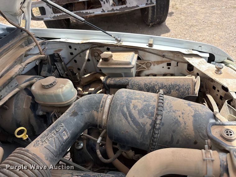 image for item JM9500 2004 Ford F350 Super Duty Ext. Cab pickup truck