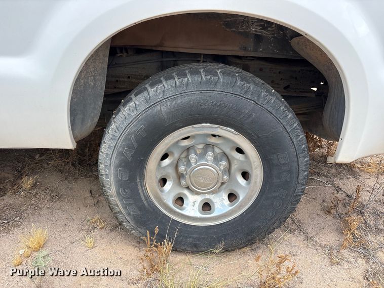 image for item JM9500 2004 Ford F350 Super Duty Ext. Cab pickup truck