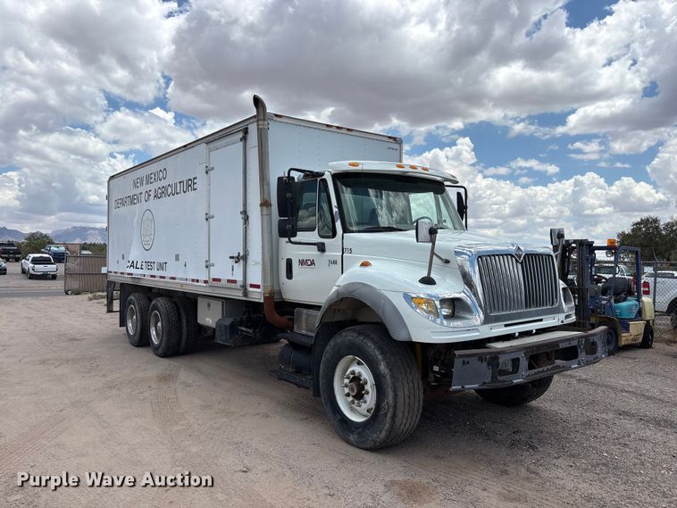 image for item JM9501 2006 International 7600 box truck
