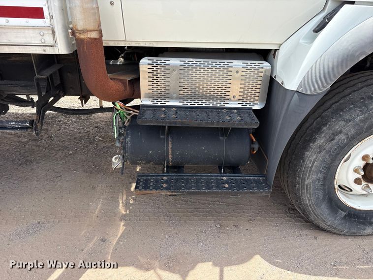 image for item JM9501 2006 International 7600 box truck