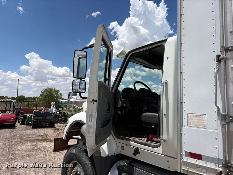 image for item JM9501 2006 International 7600 box truck