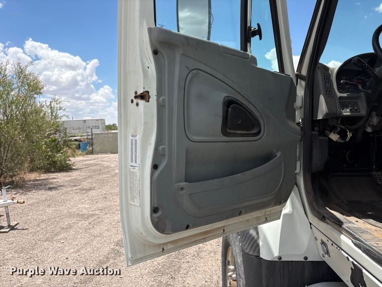 image for item JM9501 2006 International 7600 box truck