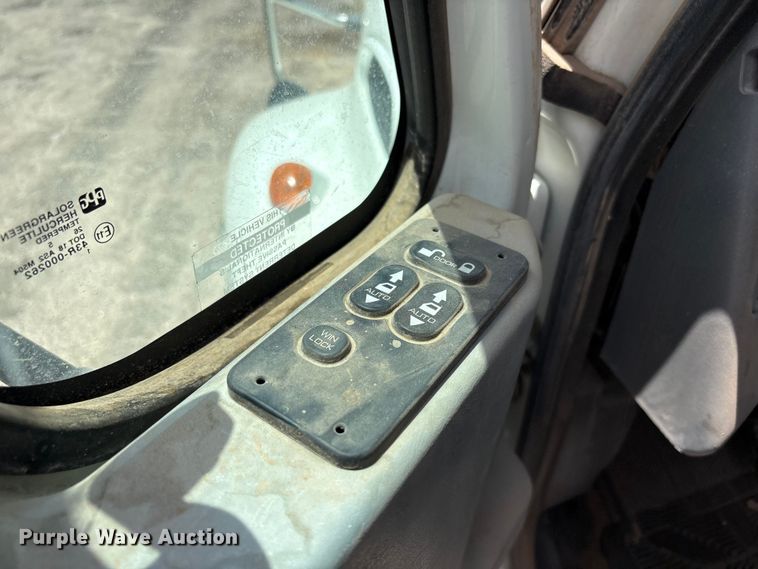 image for item JM9501 2006 International 7600 box truck