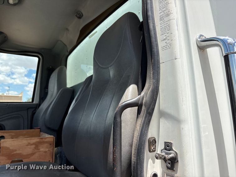 image for item JM9501 2006 International 7600 box truck