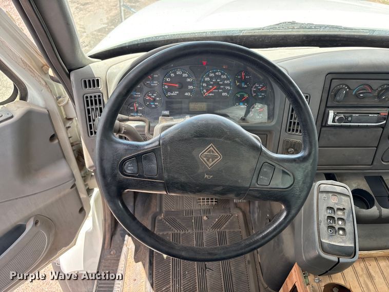 image for item JM9501 2006 International 7600 box truck