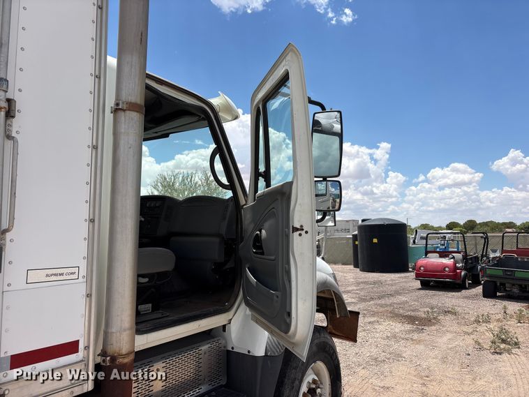 image for item JM9501 2006 International 7600 box truck