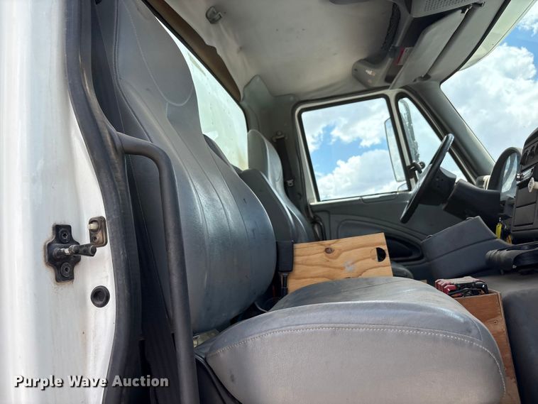 image for item JM9501 2006 International 7600 box truck
