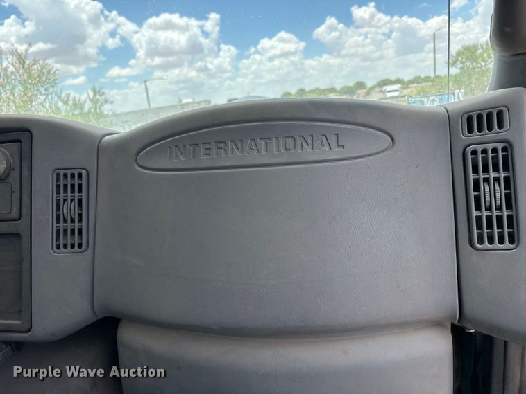 image for item JM9501 2006 International 7600 box truck