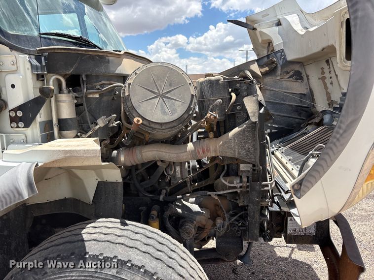 image for item JM9501 2006 International 7600 box truck