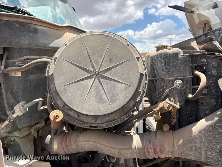 image for item JM9501 2006 International 7600 box truck